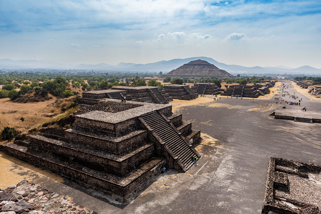 vue-pyramide-de-la-lune-teotihuacan-1